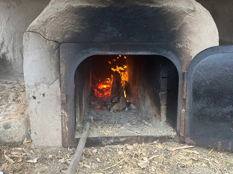 불이 활활 타오르는 아궁이 사진