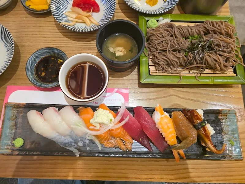 초밥 한 상 차림