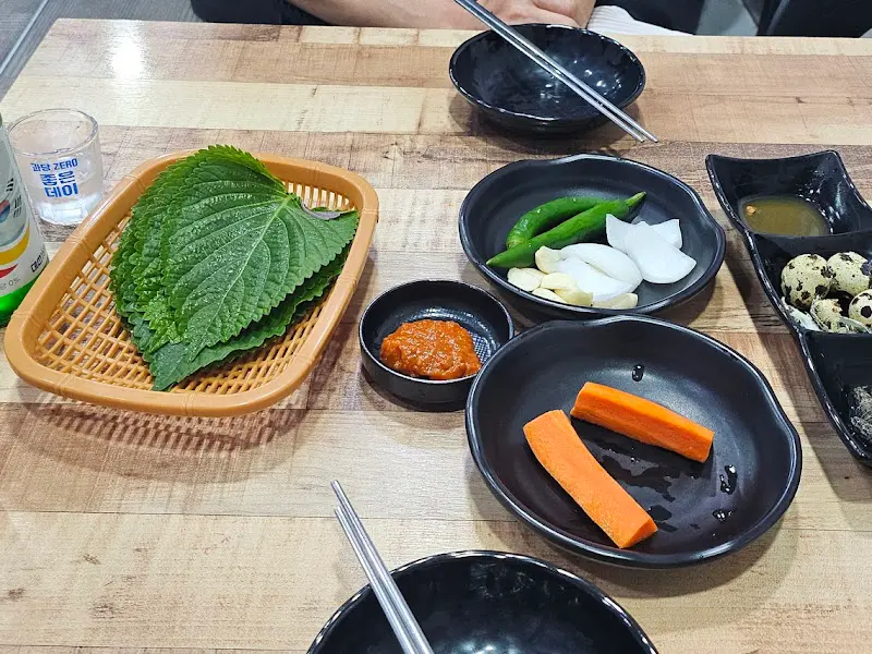 경북산꼼장어 기본 반찬