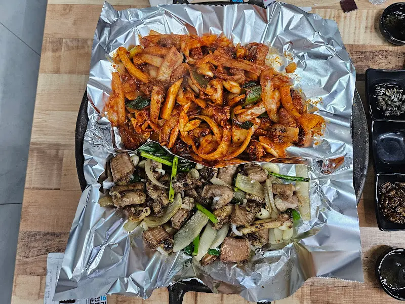 경북산꼼장어 한상차림