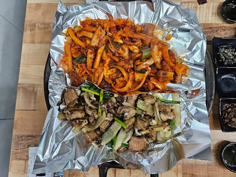 경북산꼼장어 반반구이 전체샷