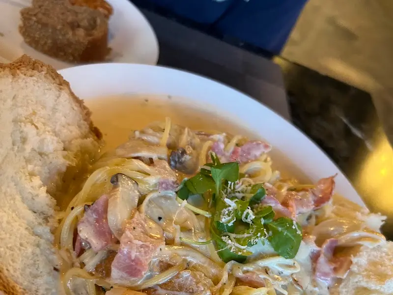 파스타와 빵 사진