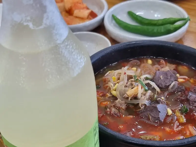 해장국과 함께 한라산 한 잔