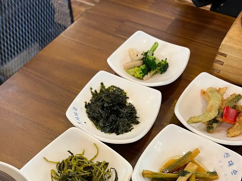 다양한 밑반찬들