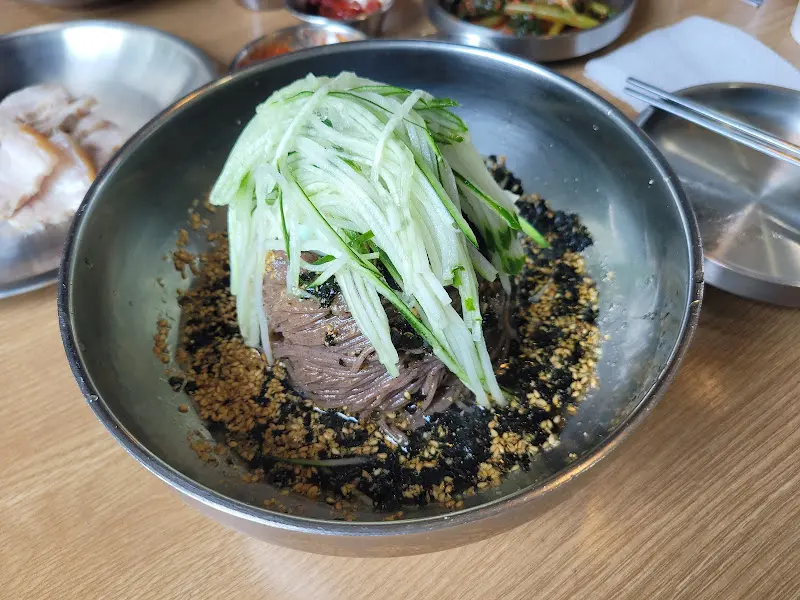 들기름 막국수 전체샷