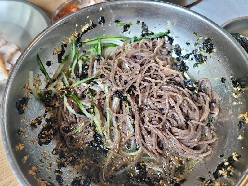 들기름 막국수 비빈 후