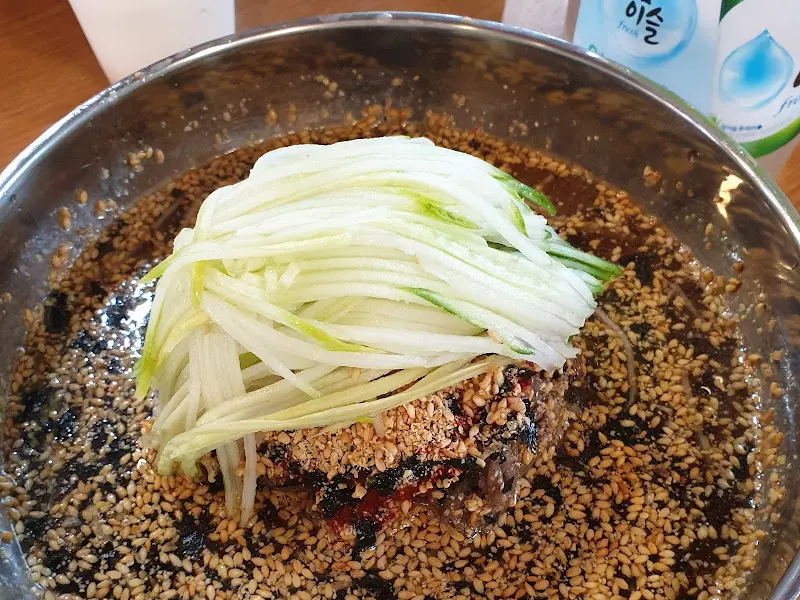 들기름 막국수 확대샷