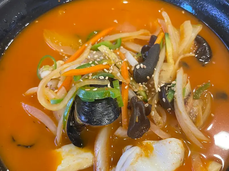 푸짐한 해산물이 인상적인 짬뽕