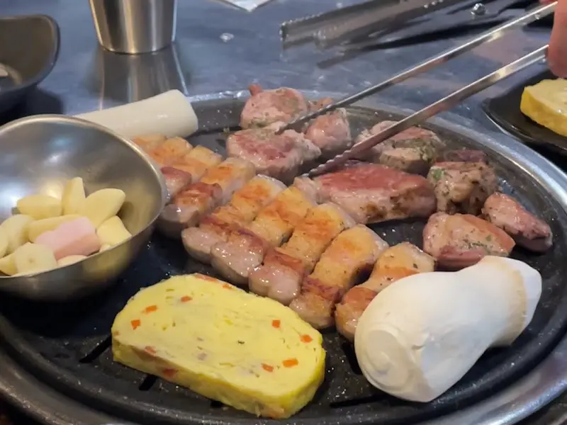 구워지고 있는 오겹살