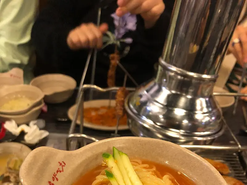 양꼬치 굽는 모습