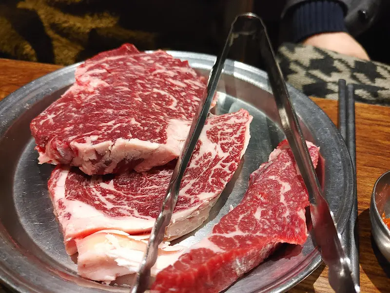 선명한 마블링의 등심