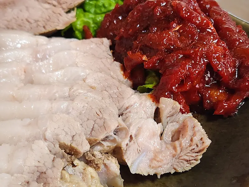 명태회와 수육의 환상적인 조합