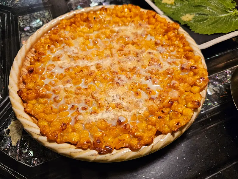 노릇노릇하게 구워진 콘치즈