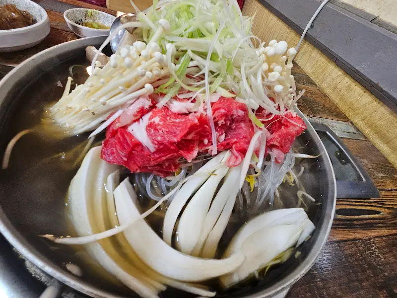 산더미 불고기 전골의 화려한 자태