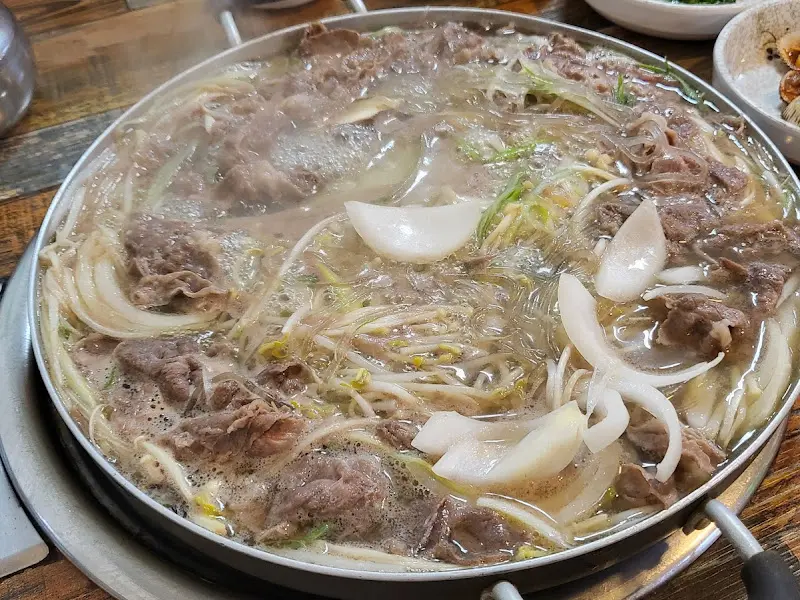 끓고 있는 불고기 전골