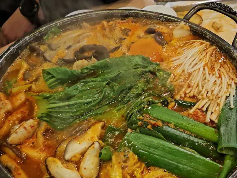 얼큰한 곱창전골