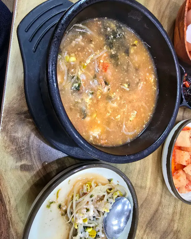 콩나물 국밥과 밑반찬