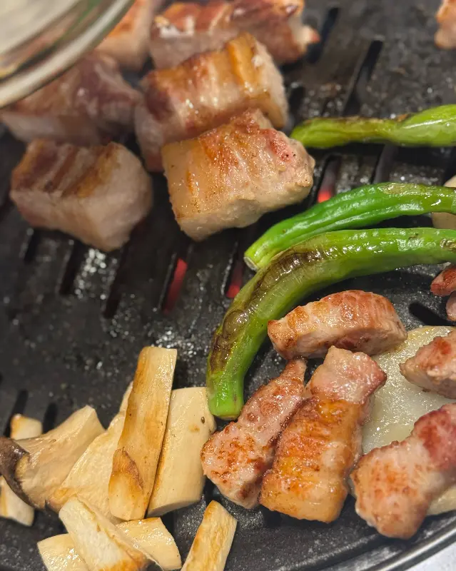 노릇하게 구워진 고기