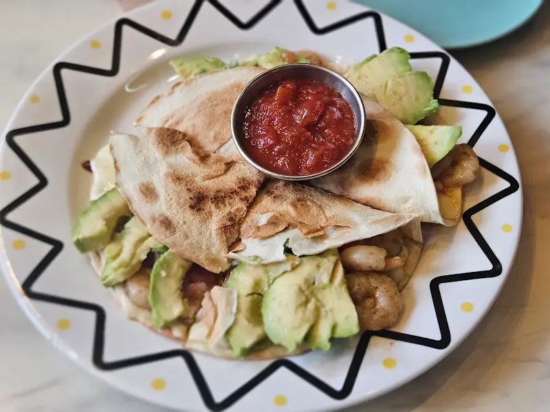 퀘사디아와 소스