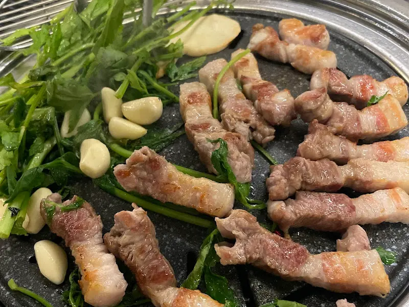 고기, 마늘, 미나리 삼박자