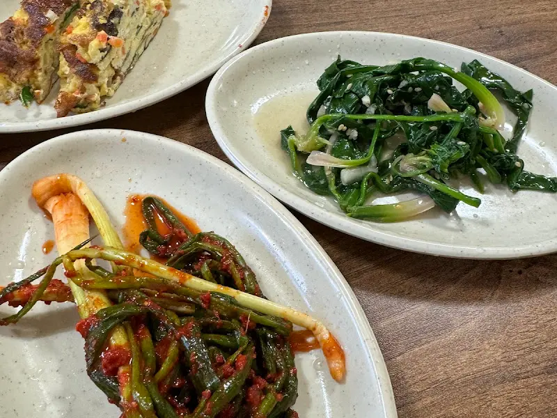 정갈하게 차려진 밑반찬