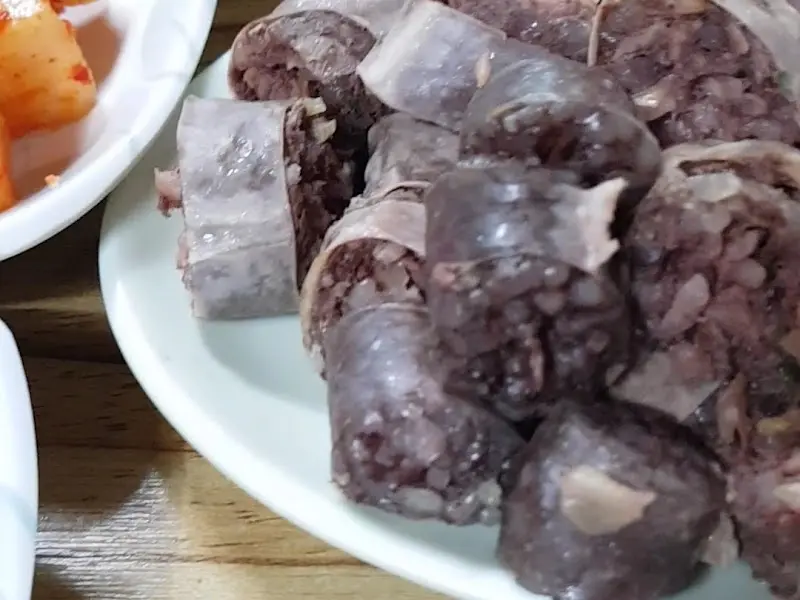 윤기가 좔좔 흐르는 순대