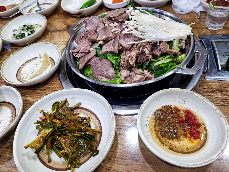 육회 한 상 차림