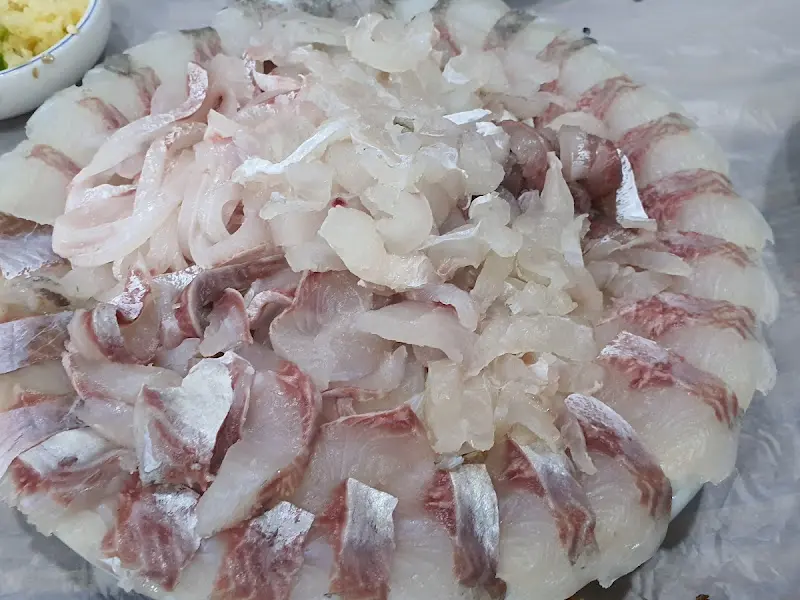 눈꽃처럼 아름다운 광어회 한 접시