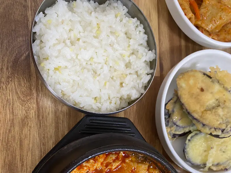 보글보글 끓는 순두부찌개