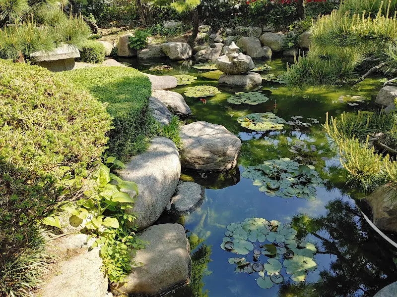 숭의가든의 연못