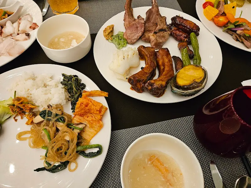 다채로운 음식의 향연