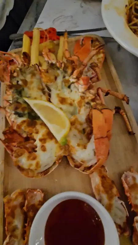 치즈 랍스터의 화려한 비주얼