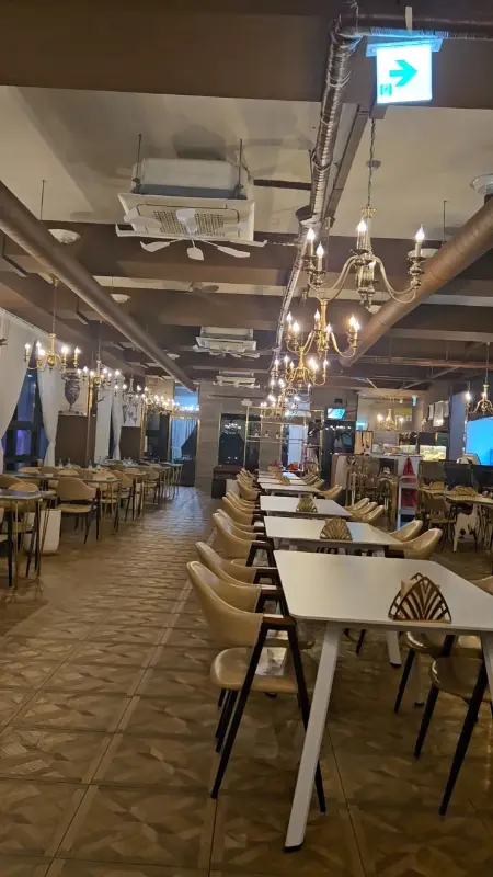 넓고 쾌적한 어나더키친의 내부