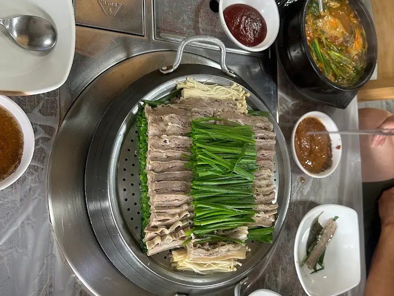 흑염소 전골 한상차림