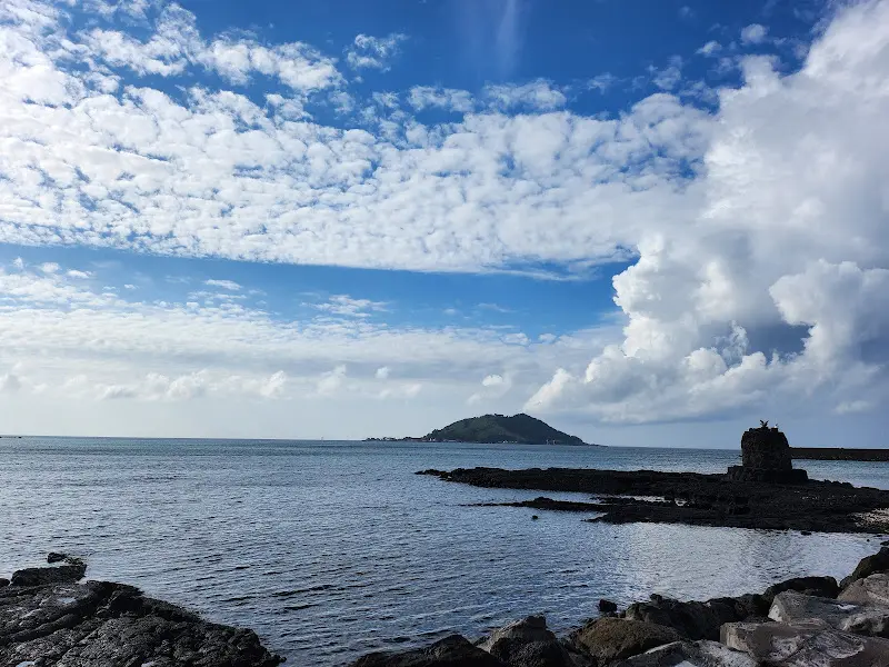식당에서 보이는 제주 바다 풍경