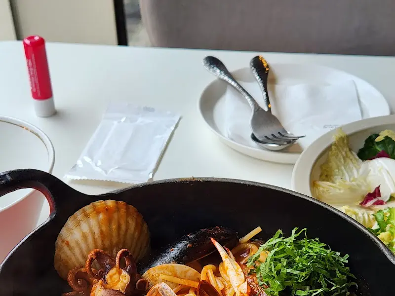 파스타와 샐러드