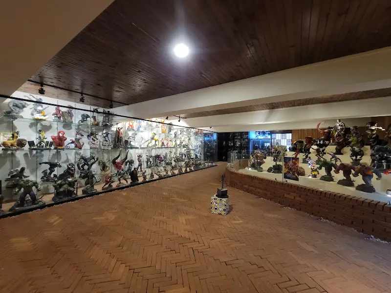 지하 피규어 박물관