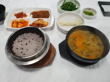 미각 교향곡, 정읍의 숨겨진 맛집 한오백년 추어탕에서 펼쳐지는 어리굴젓의 향연