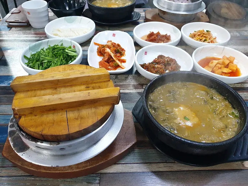 푸짐하게 차려진 한 상