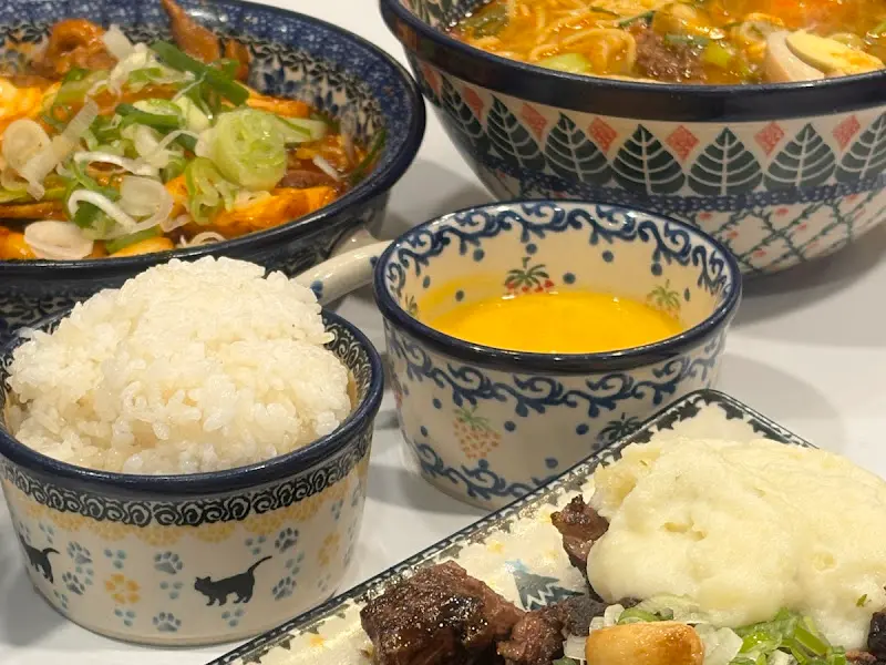 미도인 스테이크, 대창 덮밥, 떡볶이의 조화