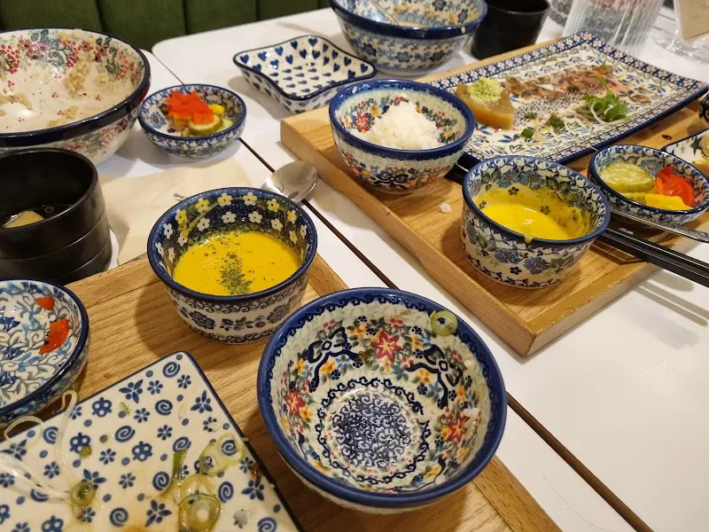 정갈하게 차려진 음식들