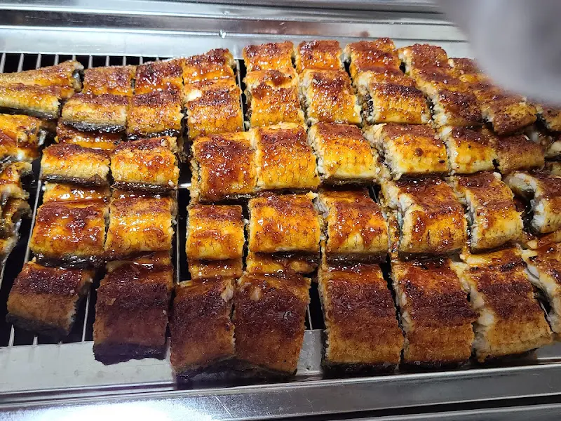 윤기가 흐르는 먹음직스러운 장어구이