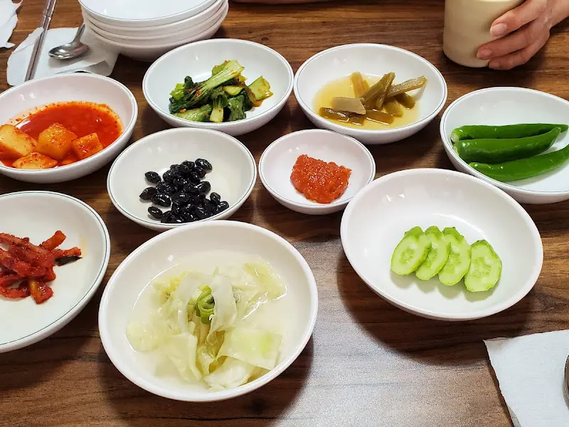 다양한 밑반찬들