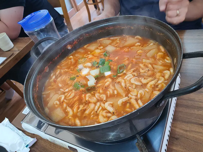 매운탕에 라면사리 추가