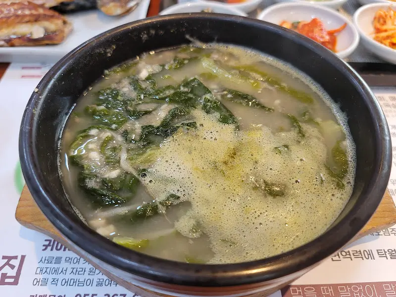 노릇하게 구워진 고등어구이