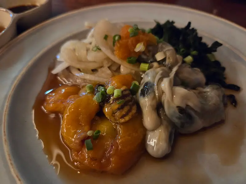 제철 해산물이 가득한 한 상 차림