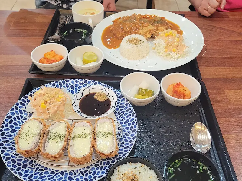 매운 돈가스 한 상차림