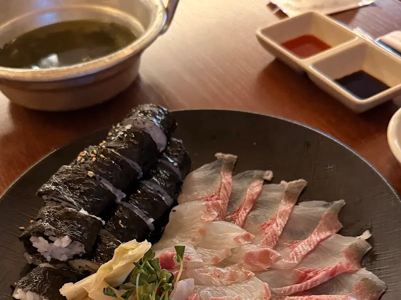 소금 김밥과 회의 조화