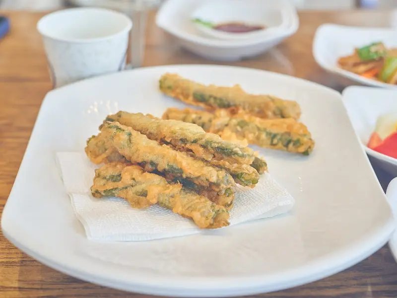 깻잎 향이 솔솔 나는 추어튀김