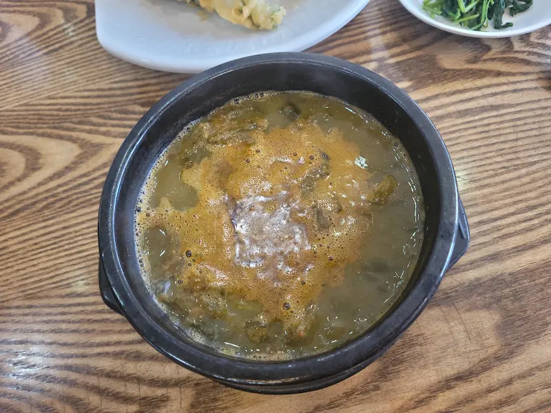 진한 국물이 인상적인 추어탕